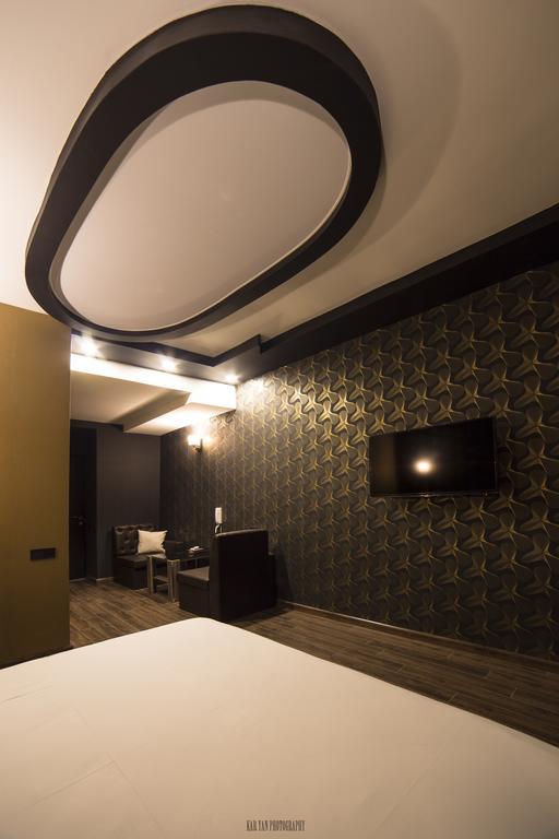 Voyage Hotel Yerevan Bagian luar foto